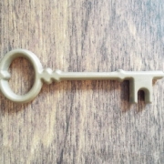 Symbolischer Schlüssel aus Bronze zur Einweihung einer Kirche
